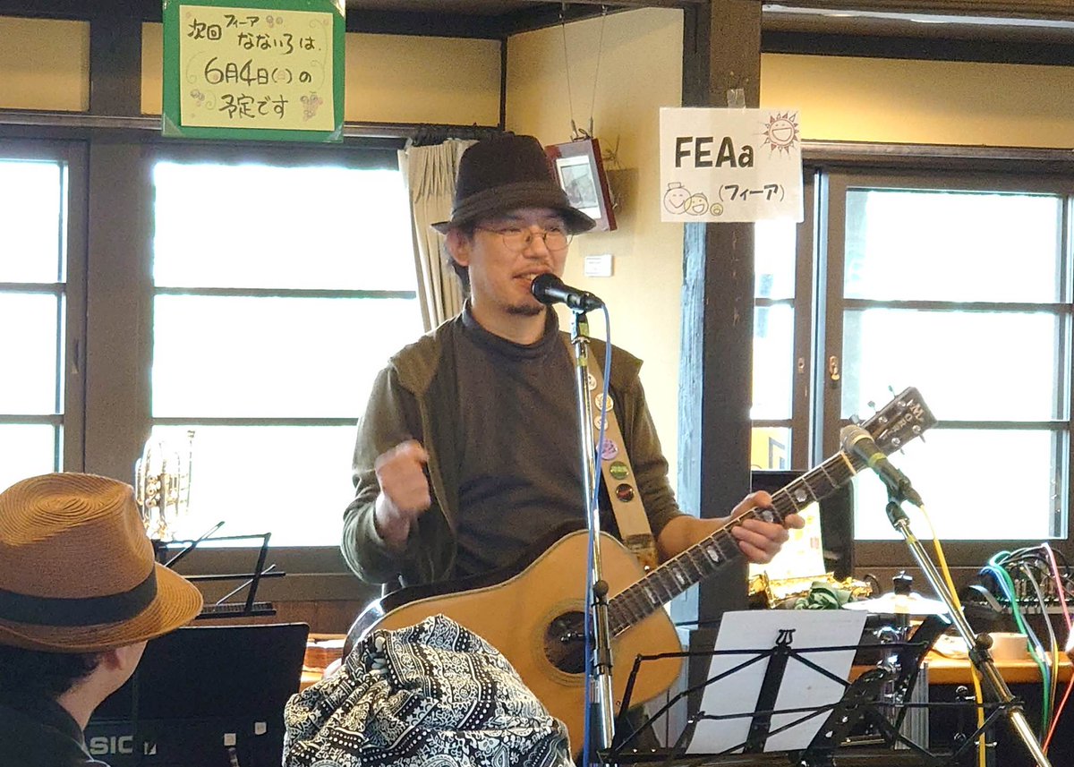 hiroshi_e919's tweet image. 昨日いつもの日野駅なないろのFEAaのオープンマイク行ってきた
世にも珍しい二日酔いでヘロヘロのまるやまひろしが歌いましたよ
声出ないとか多分2年ぶり？くらい
それがまたおもしろくて
ライブにも遊びにきてね
体調万全にして全身全霊全力で歌います

#FEAa
#なないろ