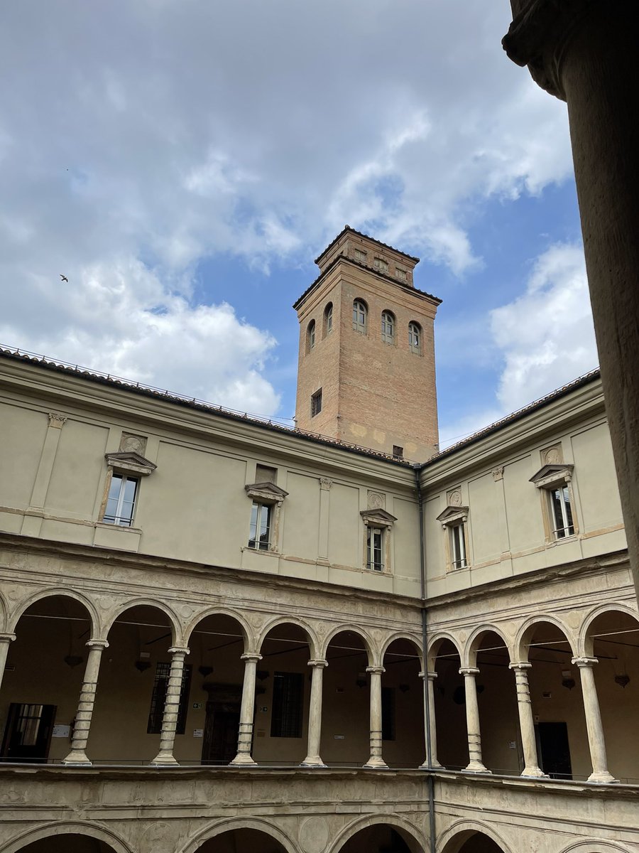 litoslp's tweet photo. Estos días estoy en la que, dicen, es la universidad más antigua del mundo, la @Unibo. 

Con compañeros/as del programa #EDELNET de muchas universidades europeas compartiendo ideas y aprendizajes. @FacDerecho_UNED https://t.co/gKdGWh4Q8R