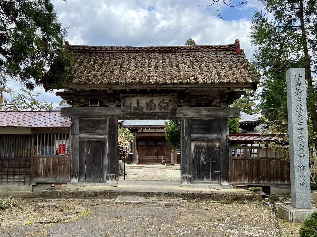 山形県・戸沢家墓所(瑞雲院)新庄藩主・戸沢家歴代の廟所が並ぶ国指定史跡・江戸時代に建てられた総ケヤキ造りの6棟の廟所で歴代藩主並びに奥方、側室の墓が一つの場所に並ぶ全国でも非常に珍しい様式！