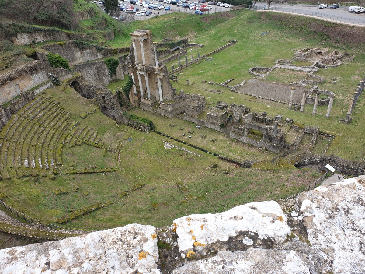 Volterra Sept 11-19 summer school - Janet Suzman works on #coriolanus Michael Corbidge &amp; Sue Tordoff on #measureformeasure - #italy &amp; #shakespeare makes your heart grow bigger - details on the News Pg shakespeareinitaly.org.uk - do join us!
