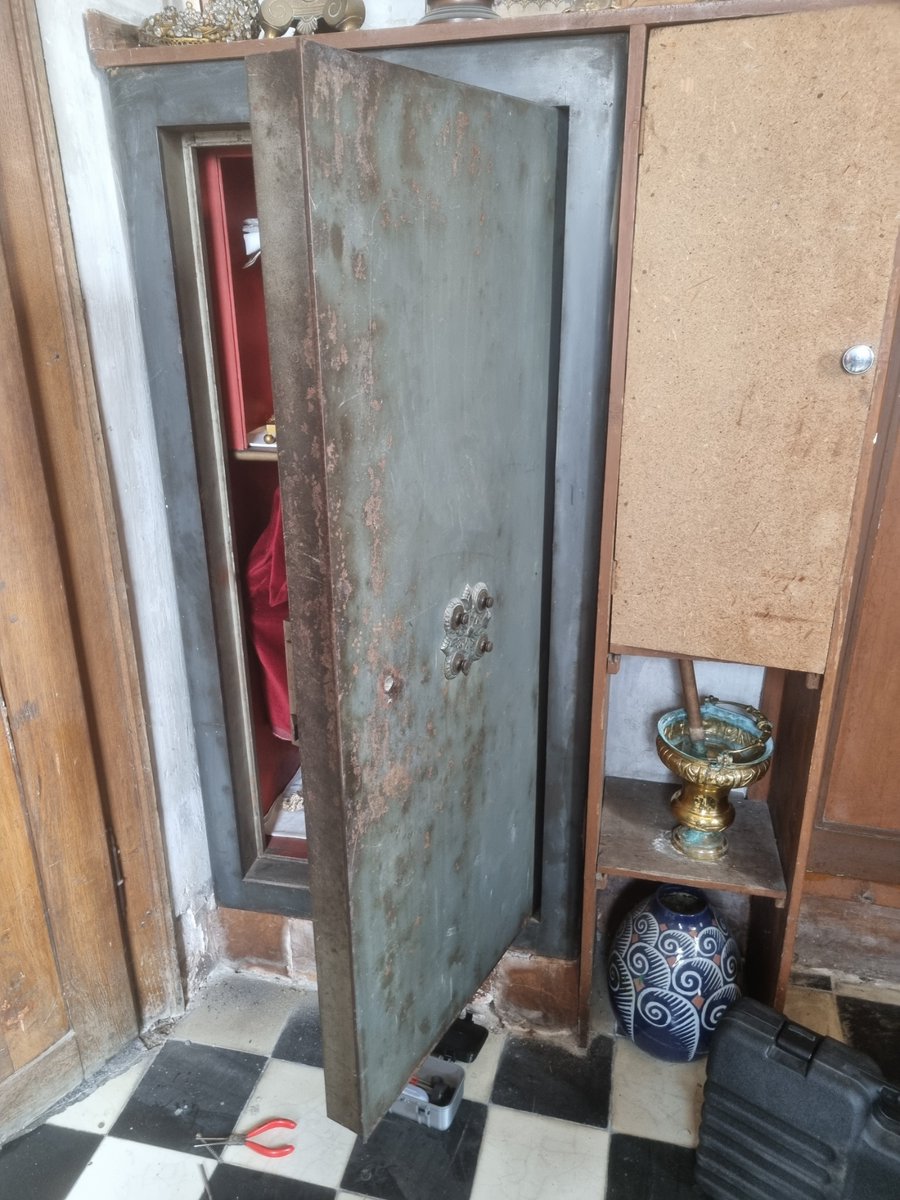 #serrurier #coffretier #safecracker 
coffrefort.safehdf.com/ouverture-de-c…
