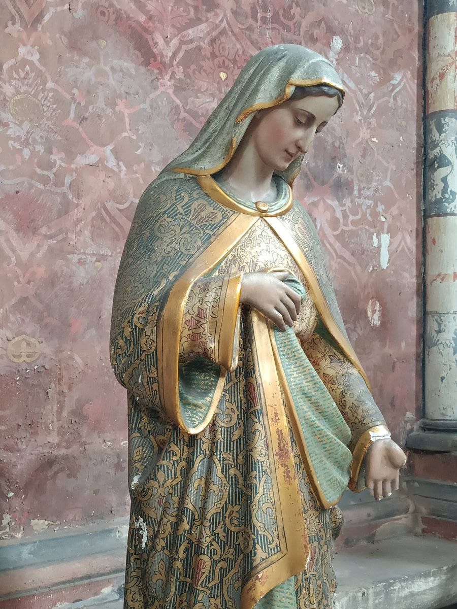 ReveMam's tweet photo. 📸 Ce dimanche, j'ai eu le privilège de visiter la chapelle de Notre Dame de Laeken, généralement fermée au public. De l'ancienne église il ne reste plus aujourd'hui que le chœur remontant au XIIIeme siècle. La polychromie remonte au début du Xixeme siècle https://t.co/FLjsXLBq4k