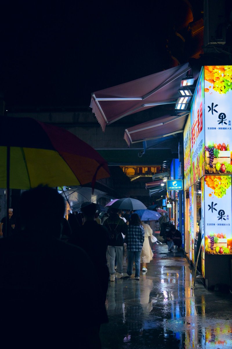 Harenome's tweet photo. 西安 (Xī'ān), wandering in the rain 2/2 https://t.co/YcLFgKedEt