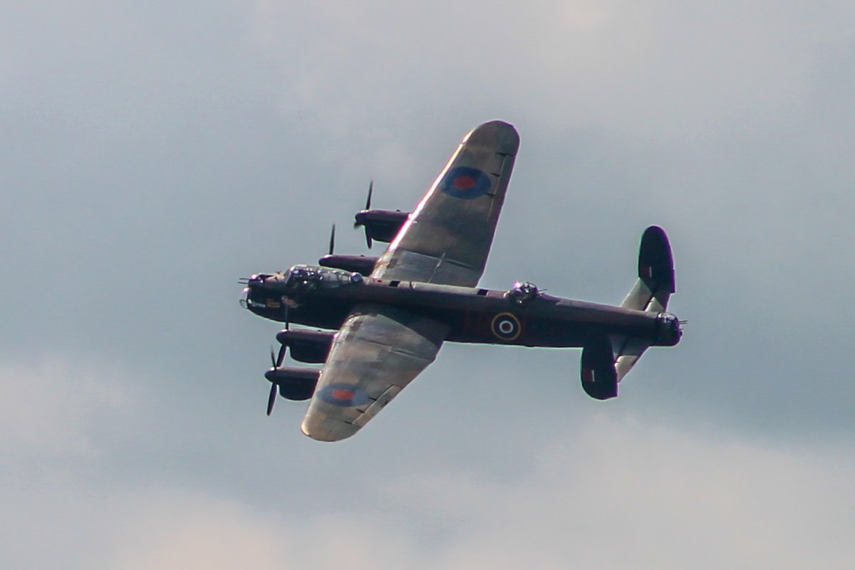 Spicey_Spiney's tweet photo. Just 4 of over 100 photos I took yesterday of the #LancasterBomber doing a flyby over #Bladon #Oxfordshire. Such an amazing treat! Taken with a Canon 1100D + Sigma 300mm zoom lens #Aviation #Aircraft #BBMF https://t.co/BdEhRfMmlg