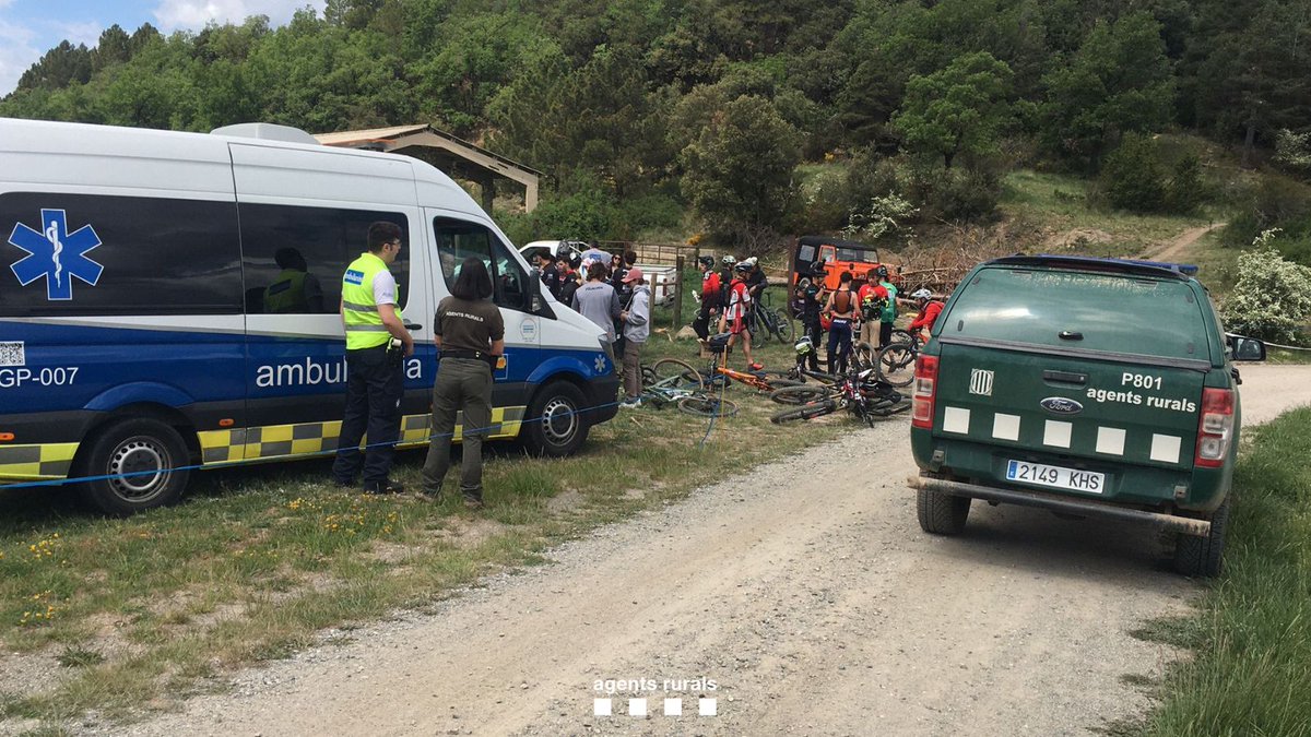 agentsruralscat's tweet photo. ❓#Sabiesque fem seguiment i vetllem pel bon funcionament de les activitats al medi natural?

El cap de setmana hem col·laborat en el dispositiu de seguretat de la prova esporitva Super Enduro d'Arfa 2023, a l'Alt Urgell.

✅Entre tots, protegim el medi https://t.co/8uAi65WktO