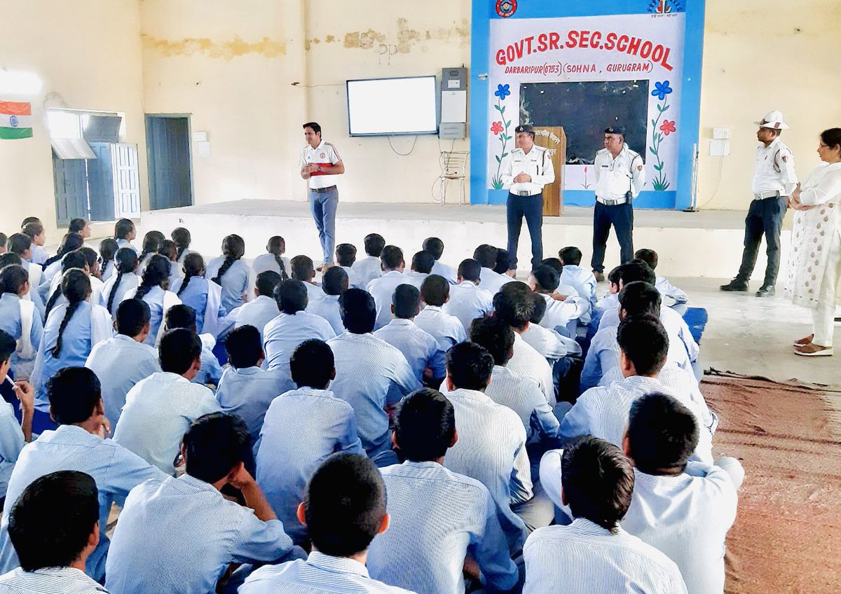 wecares4india's tweet image. हर इंसान हमसे किसी ना किसी चीज में #बेहतर है,
इसीलिए मैं हर छोटे बड़े से सीखने की कोशिश करता हूँ।
हम अपनी कमी को सिर्फ़ शिक्षा से अर्थात् दूसरों से सीखकर ही दूर कर सकते हैं। 
#LimitlessLearning  #LearnFromOthers 
#YouthPower #ChangeMakers 
#Learn06052023