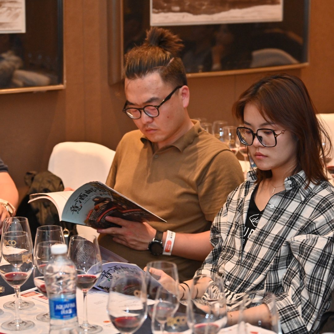 winechannelit's tweet photo. 𝟭𝟵𝗬𝗼𝘂𝗯𝗮𝗼 il #magazine del #vinoitaliano in #Cina a #Fuzhou sfoglia online👉: https://t.co/GsfpLUzrr0 

#roadshow #asia #food #vino #vinolover #winelover #winelovers #italianwine #sommelier #winetasting #RedWine #wineprofessional #winefair #winetime #madeinitaly https://t.co/neHpGBCtJV