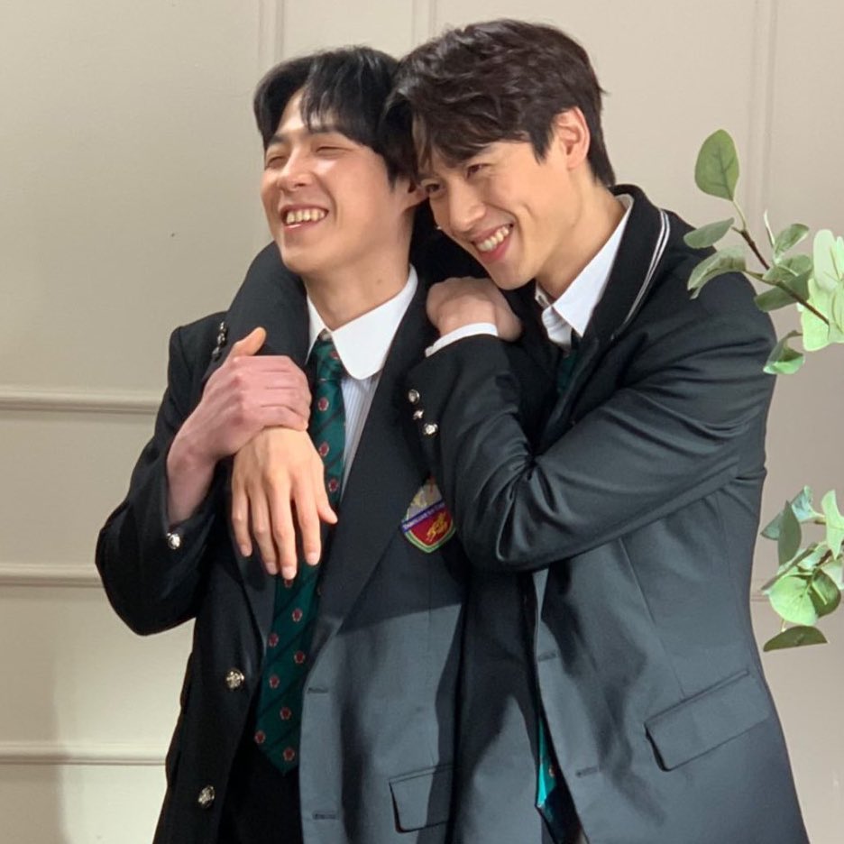 섬 tweet media
