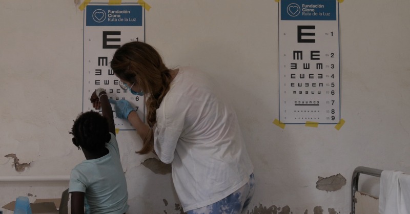 FundacionGE's tweet photo. No podemos esperar a regresar a #Diembering, Senegal 🧡 

Junto a la @fundacion_cione_ruta_de_la_luz, @dentistas_sobre_ruedas y #UrokJuwatt llevaremos a cabo exámenes oftalmológicos y bucodentales exhaustivos🧑‍⚕️, ¡pero necesitamos tu ayuda! ⤵️ @migranodearena