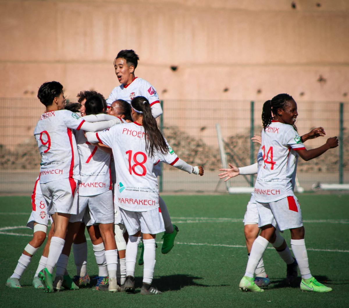 Pfam2019's tweet photo. 📸 Some shots from yesterday's victory against ASSCHT 🔴
#ALLEZPHOENIX #DIMAPFAM #PFAM #girl #BestFriends https://t.co/YB7nY7C50D