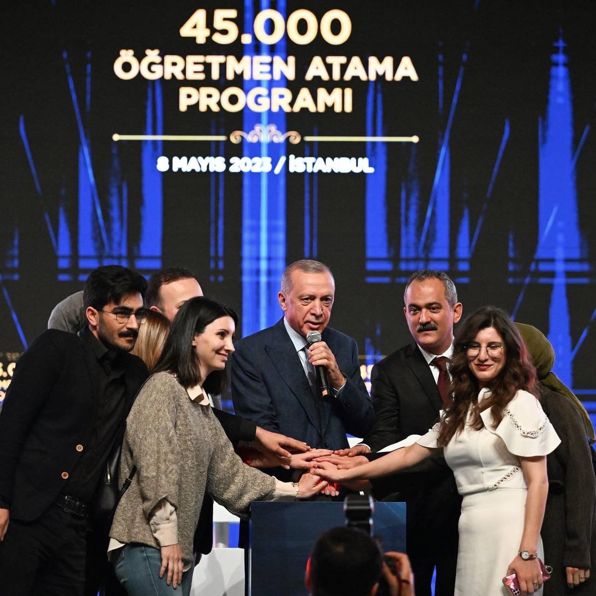 osmanIiocakIari's tweet photo. 45 bin öğretmen atamamız hayırlı olsun.

Talimat verildi, Genel Kurmay Çalışmasını Bitirdiğinde Sıra #uzmanÇavuş’larda. https://t.co/e00XlESNxL