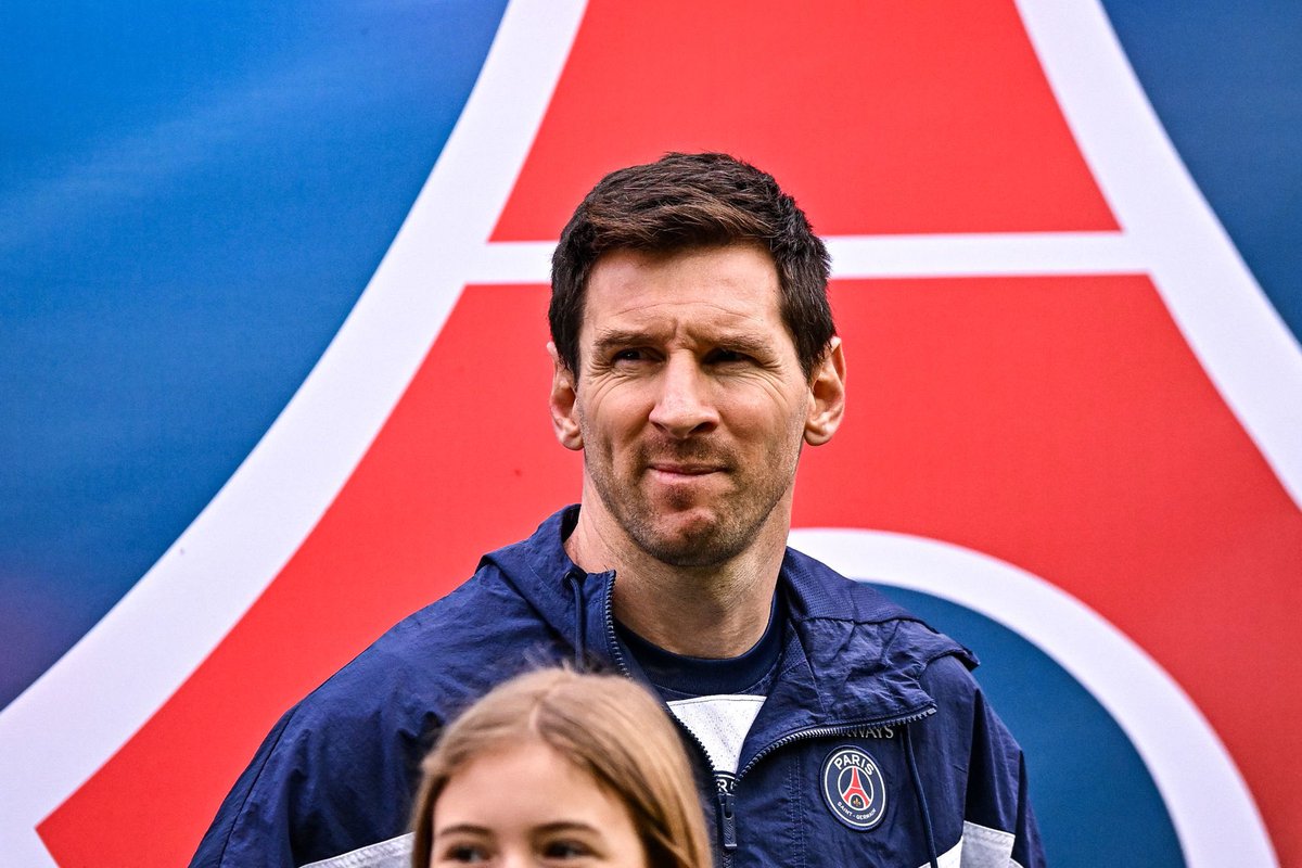ActuFoot_'s tweet photo. 🚨 Lionel Messi 🇦🇷 aurait ACCEPTÉ la proposition d'Al-Hilal 🇸🇦 ! ✅

Sergio Busquets devrait également signer.

Jordi Alba pourrait aussi se joindre à eux.

(@elchiringuitotv) https://t.co/lvUvZtr8pt