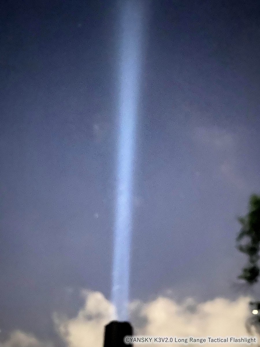 cyanskylight's tweet image. I have confidence this flashlight will not let you down. It has Palm-size but features a powerful long-range beam. 
The ultimate ratio of beam throws to size – 700m/2296ft VS head diameter 40mm. Is it your favorite?
#cyanskyk3v2 #ledflashlight #edcflashlight #edctorch