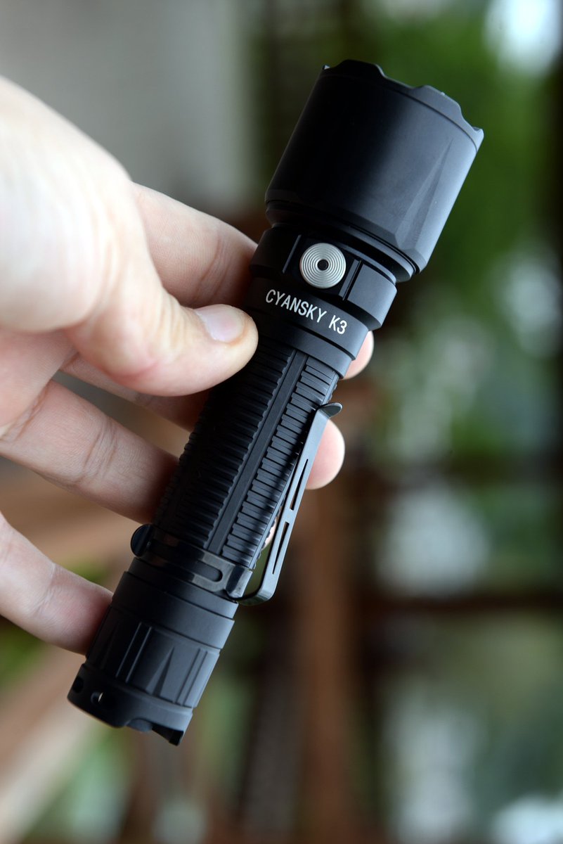 cyanskylight's tweet image. I have confidence this flashlight will not let you down. It has Palm-size but features a powerful long-range beam. 
The ultimate ratio of beam throws to size – 700m/2296ft VS head diameter 40mm. Is it your favorite?
#cyanskyk3v2 #ledflashlight #edcflashlight #edctorch