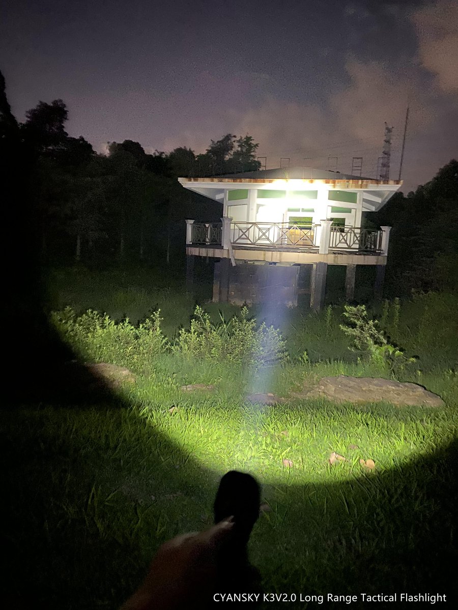 cyanskylight's tweet image. I have confidence this flashlight will not let you down. It has Palm-size but features a powerful long-range beam. 
The ultimate ratio of beam throws to size – 700m/2296ft VS head diameter 40mm. Is it your favorite?
#cyanskyk3v2 #ledflashlight #edcflashlight #edctorch
