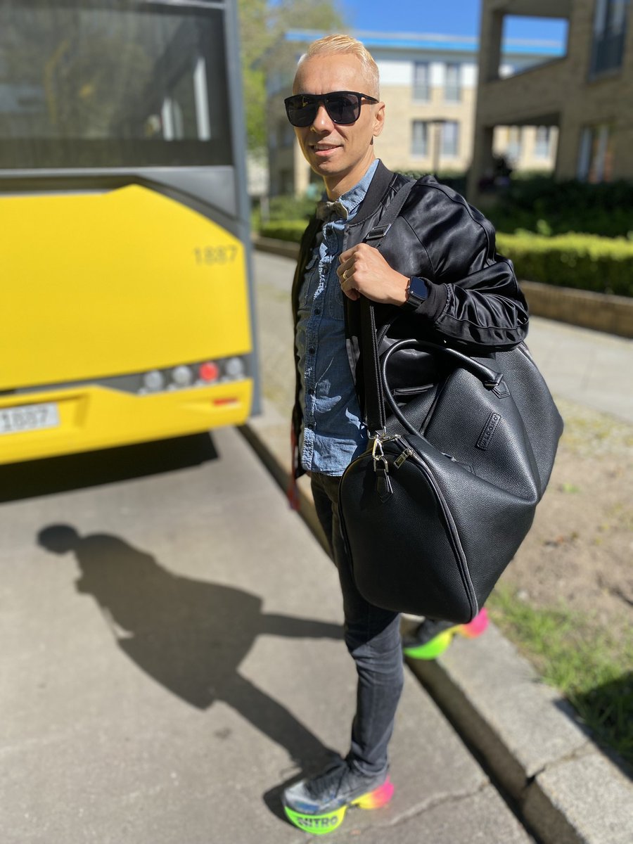 👟 Auf dem Weg zur #OMR23. Wie 70.000 andere auch. Heute bin ich gerne Mitläufer. 😎

Meine Themen: Content, YouTube, KI, CRM, Diversität, Web3 &amp; Metaverse.

Let’s chat! 

#OMR #HubSpotLife