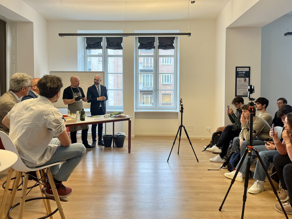 UniTrieste's tweet photo. È iniziato il Crypto Confidential cooking show: l’importanza della costruzione di un network internazionale. 

@gramegna, CoFounder e CEO di @florestanft, intervista Matteo di Biagi, direttore di Le Village by CA Triveneto, e Salvatore Dore del nostro CLab. https://t.co/Srxnl3chQ2