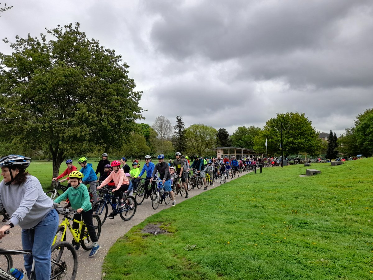 philrush74's tweet photo. 1st Kidical Mass in Redhill and Earlswood. 👍

@eco https://t.co/9THdUIdvVu