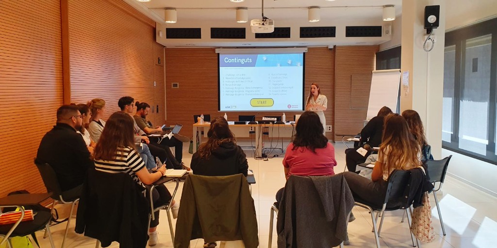 assocVINCLE's tweet image. 👉 Avui iniciem la primera sessió del #curs "Gestió de les #Comunitats Veïnals i Promoció de la #Convivència", organitzat per @diba

Impartit per VINCLE i adreçat a millorar les competències en l'àmbit de la #mediació i la intervenció #comunitària del personal de l'Administració.