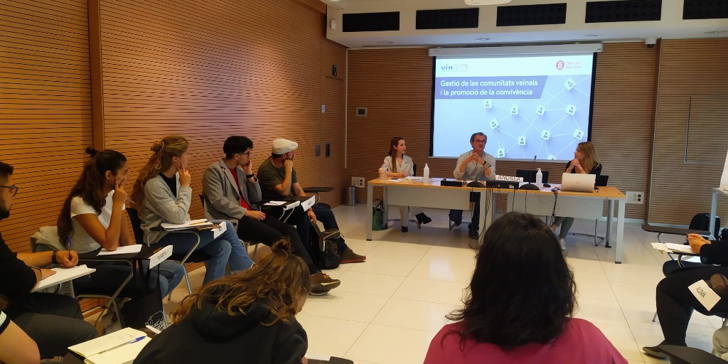 assocVINCLE's tweet image. 👉 Avui iniciem la primera sessió del #curs "Gestió de les #Comunitats Veïnals i Promoció de la #Convivència", organitzat per @diba

Impartit per VINCLE i adreçat a millorar les competències en l'àmbit de la #mediació i la intervenció #comunitària del personal de l'Administració.