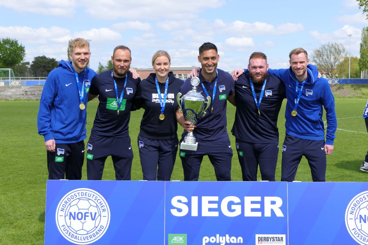 HerthaBubis's tweet photo. Unsere #BSCU16 ist B-Junioren-Regionalliga-Meister! 😍 Nach einem Herzschlagfinale konnten unsere 🔵⚪️ die Trophäe in die Höhe recken. Warum es so spannend war, lest ihr hier: https://t.co/oXMalg0b7B 👈
Wir sind stolz auf euch, Jungs! 💙
#HaHoHe https://t.co/5EvrPDOkwX