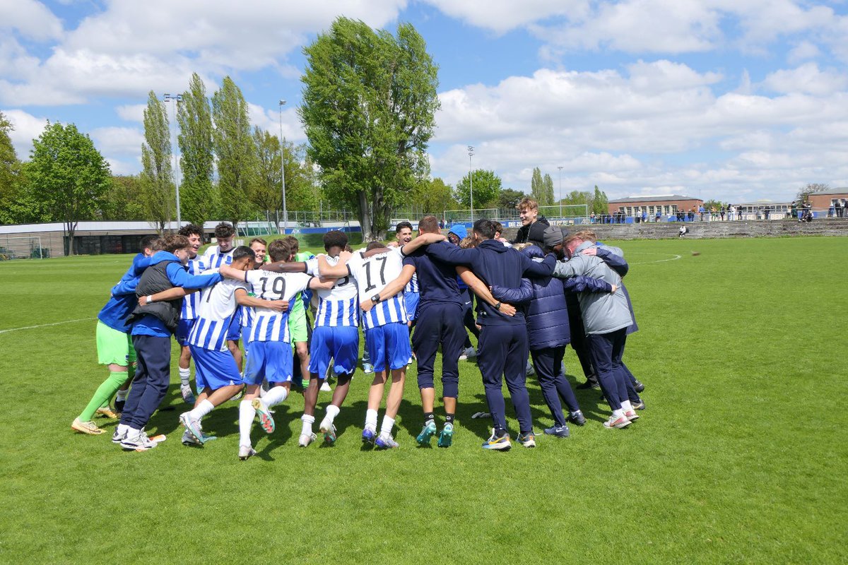 HerthaBubis's tweet photo. Unsere #BSCU16 ist B-Junioren-Regionalliga-Meister! 😍 Nach einem Herzschlagfinale konnten unsere 🔵⚪️ die Trophäe in die Höhe recken. Warum es so spannend war, lest ihr hier: https://t.co/oXMalg0b7B 👈
Wir sind stolz auf euch, Jungs! 💙
#HaHoHe https://t.co/5EvrPDOkwX