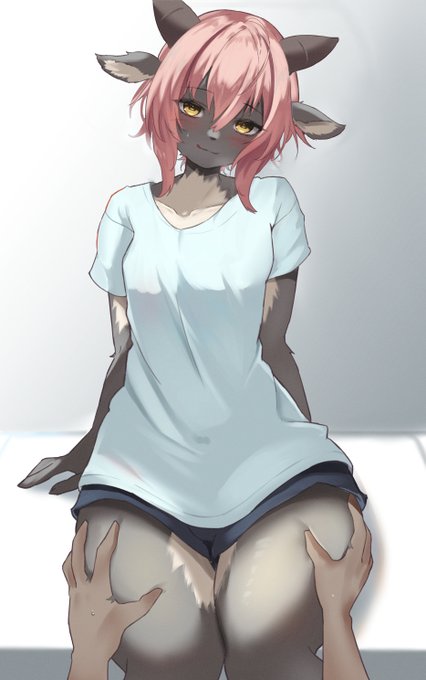 もふむちふとももを堪能してたらスイッチが入っているのに気づかなかった。捕食されるまで後・・・🐑 