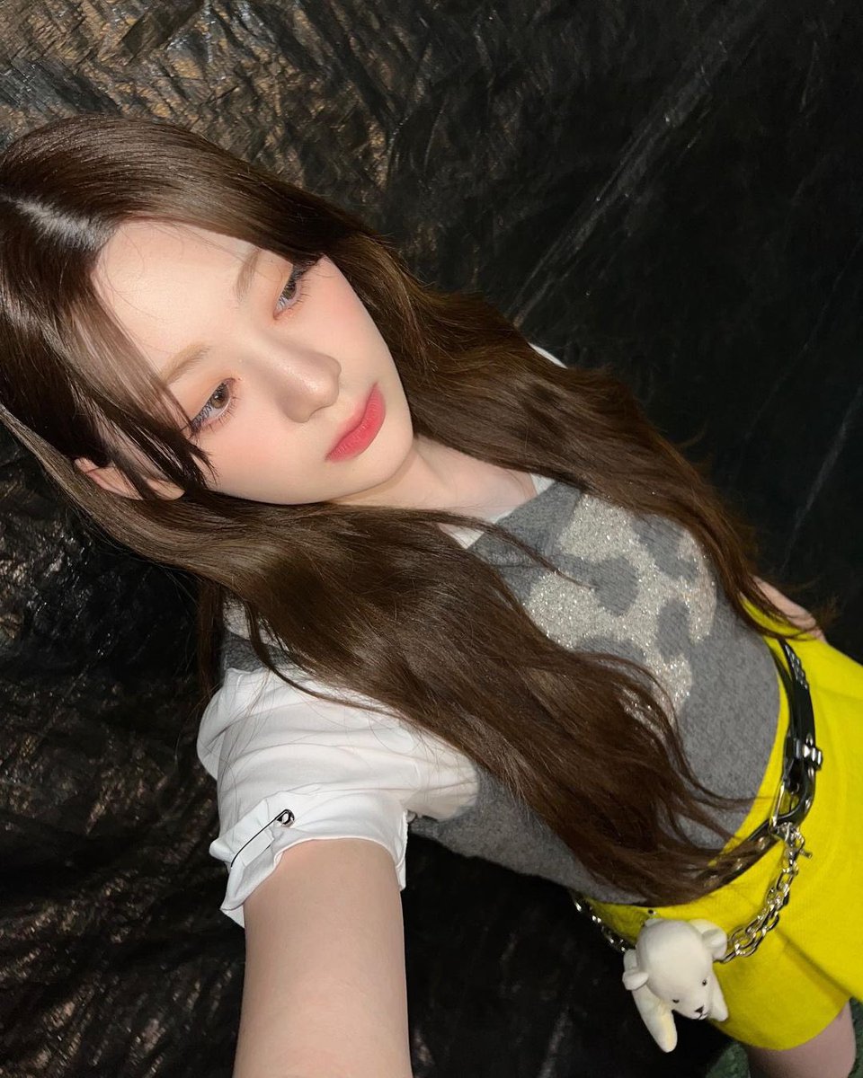 cherrystayc's tweet photo. Should've been a girl on your daily life https://t.co/aKkvV6QbSq