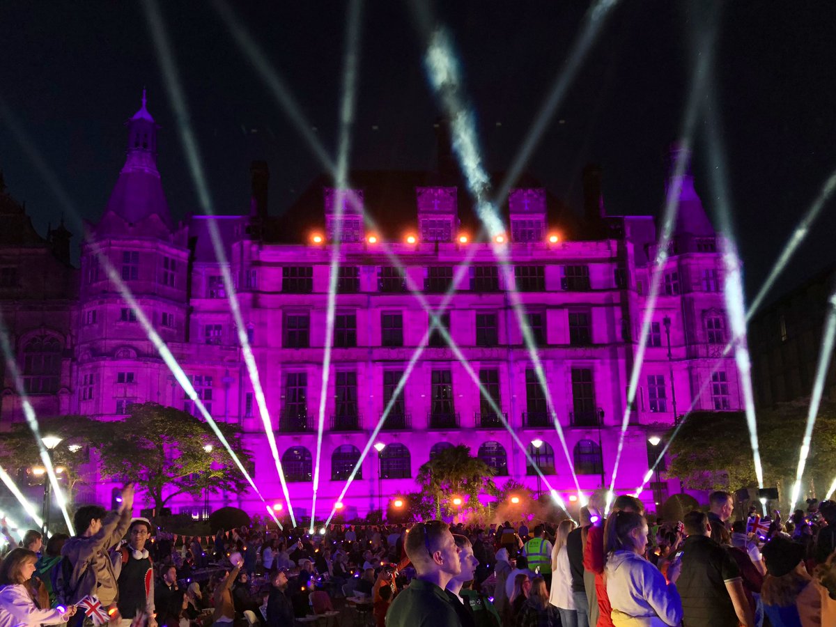 steelcitysnaps's tweet photo. Final set of photos of Sheffield Town Hall lit up last night for the #LightUpTheNation centrepiece of the #CoronationConcert, and didn’t it look fantastic 🤩 There was an amazing party atmosphere in the Peace Gardens 🇬🇧 @SheffCouncil @VisitSheffield @BBCOne #Sheffield #Coronation https://t.co/inCs8E7F8m