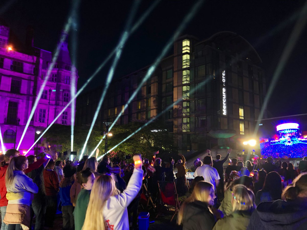 steelcitysnaps's tweet photo. Final set of photos of Sheffield Town Hall lit up last night for the #LightUpTheNation centrepiece of the #CoronationConcert, and didn’t it look fantastic 🤩 There was an amazing party atmosphere in the Peace Gardens 🇬🇧 @SheffCouncil @VisitSheffield @BBCOne #Sheffield #Coronation https://t.co/inCs8E7F8m