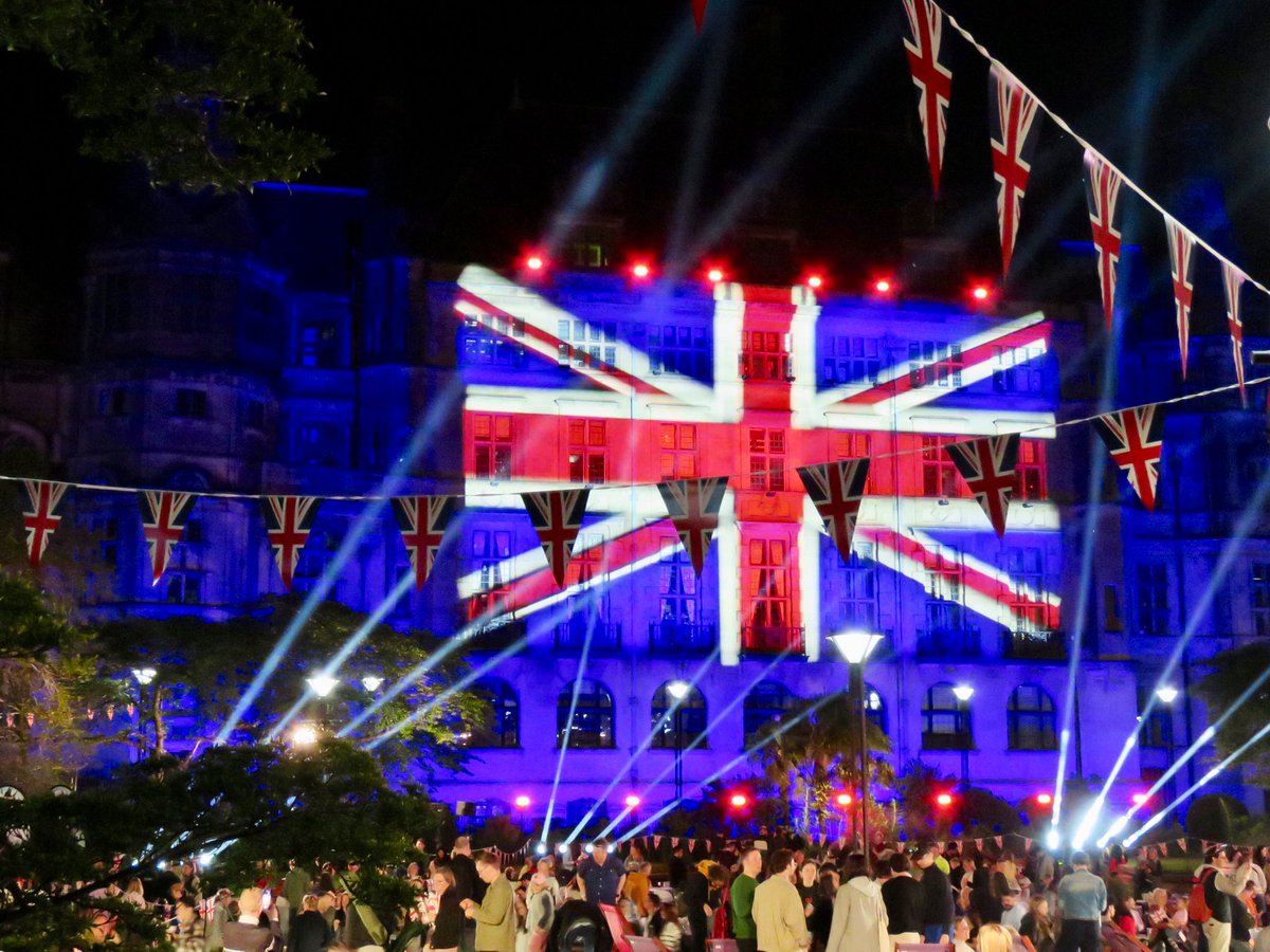 steelcitysnaps's tweet photo. The Union Flag beamed onto Sheffield Town Hall at the climax of last night’s #LightUpTheNation centrepiece of the #CoronationConcert 🇬🇧 @SheffCouncil @VisitSheffield @BBCOne #Sheffield #Coronation https://t.co/Q8w8LQ2NTq