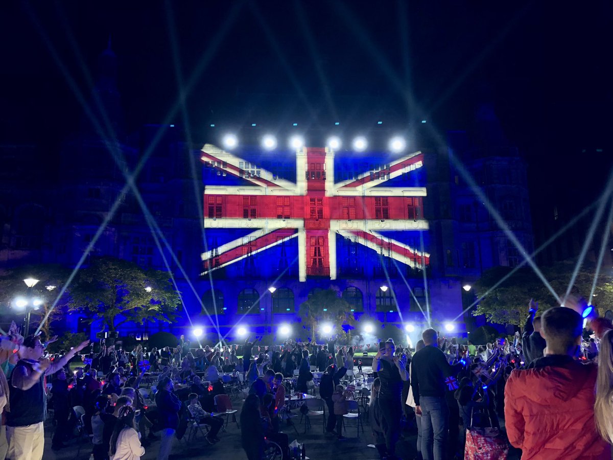 steelcitysnaps's tweet photo. The Union Flag beamed onto Sheffield Town Hall at the climax of last night’s #LightUpTheNation centrepiece of the #CoronationConcert 🇬🇧 @SheffCouncil @VisitSheffield @BBCOne #Sheffield #Coronation https://t.co/Q8w8LQ2NTq