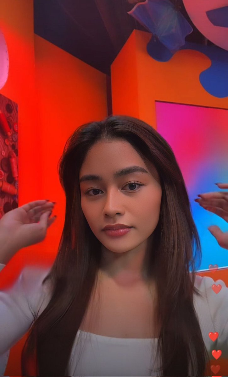 _strawberrae_'s tweet photo. bet ko talaga pag ganito awrahan nya, yung simple lang pero litaw na litaw ang ganda e https://t.co/akux5m9Aqt