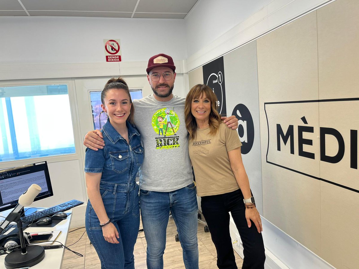 NTCdelMati's tweet photo. 📻Hui ens visita el 🎤raper de Nules @alfonselblue. 🎶Com a #Malparlat ha publicat dos discos, 'Poèticament incorrecte' i 'Sentimantral'. ✍️Ara, s’ha llançat també a l’aventura d'escriure i ens presenta: 📚'Aitana Torrent, caçadora d'espantacriatures'.
https://t.co/2YVIQUGuKP https://t.co/gG0qs0z63D