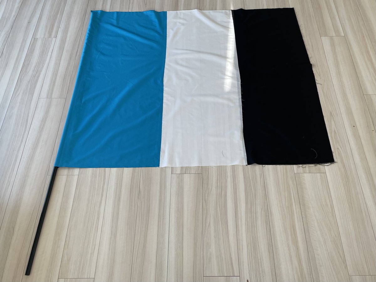 ALC_KAWASAKI's tweet photo. ①ユザワヤ→生地購入②コーナン→塩ビ購入③布用ボンドで棒用の筒と各布を接着④簡単かつ安価で作れます！少ない人数でも応援に迫力が出るので、皆さんも5/12の国立に向けて是非試してみてください👍
#frontale #フラッグを国立へ https://t.co/WJ7ge0OCgo