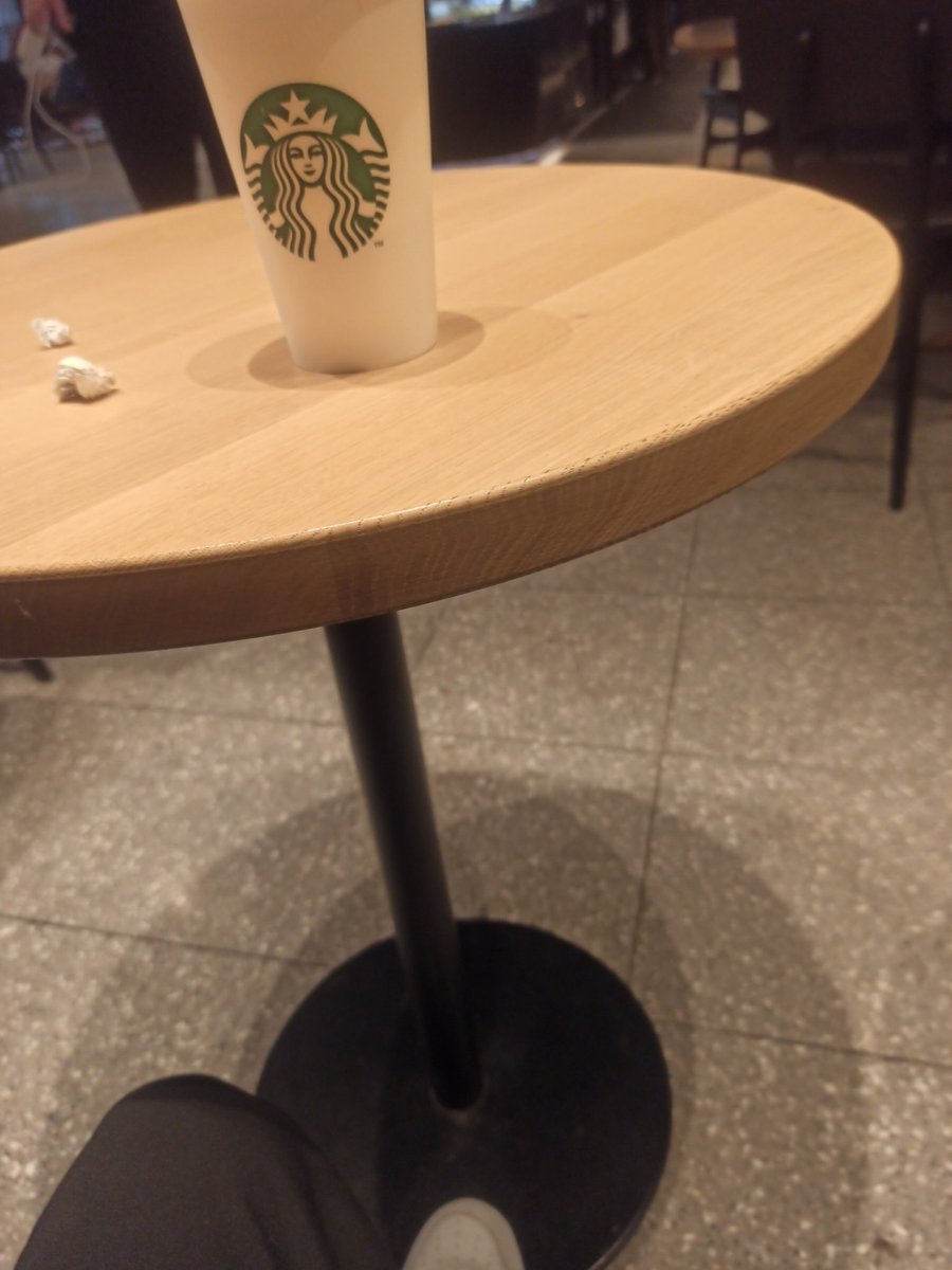 BeySolist's tweet photo. Sturbucks a geldim gene yanlızım https://t.co/1EnJhbC6Qr