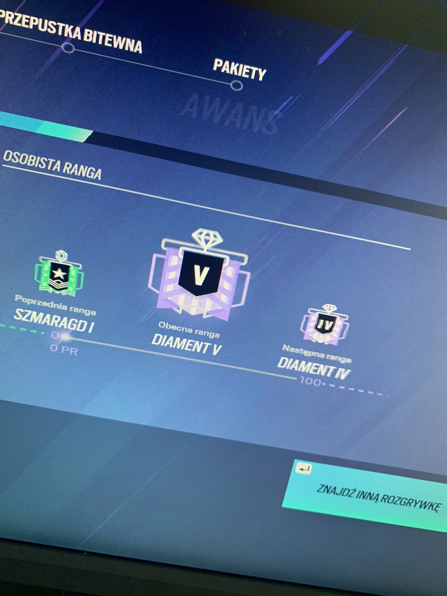 xApachexx's tweet photo. Jeden bije 🐸 a drugi rangę na soloq, w końcu udało się po 273 meczach z randomami coś wbić normalnego xd
#RainbowSixSiege #rankedgame #rank #ranked #soloq #Diamond #passion https://t.co/6nc0vxWBZP