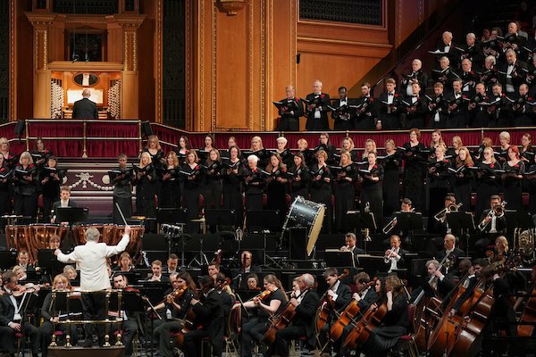 A few photos from our magnificent #CORONATION  Celebration! concert at the <a href="/RoyalAlbertHall/">Royal Albert Hall</a> yesterday with @rpoonline <a href="/zebsoanes/">Zeb Soanes</a>  @Epiphoni <a href="/RichardKGCooke/">Richard Cooke</a>. ♥️🎶👏

📸 Michael Bowles