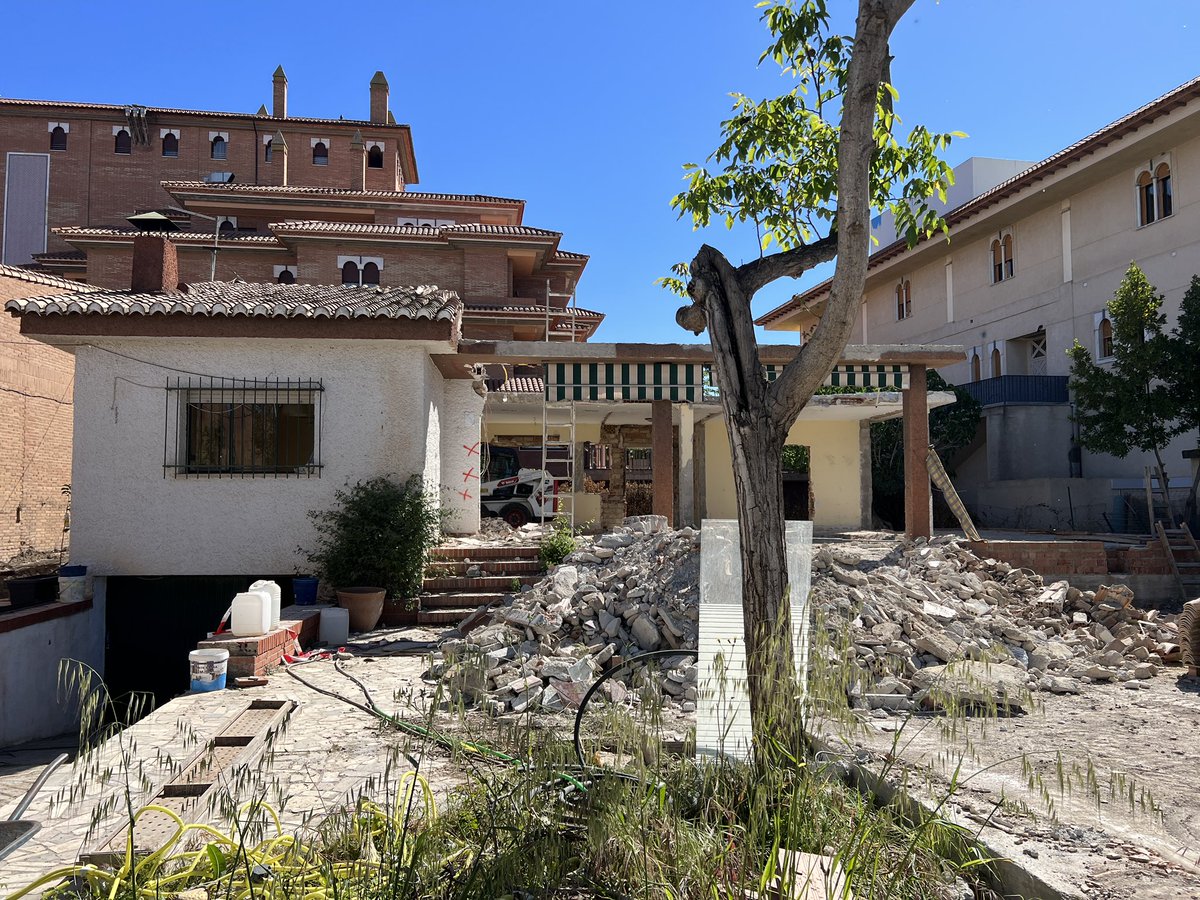 gitecom's tweet image. Reforma integral Vivienda Unifamiliar Aislada 
Los recursos mecánicos optimizan trabajos en demoliciones y trabajos previos y son una alternativa segura y económica al los medios manuales cuando son posibles.