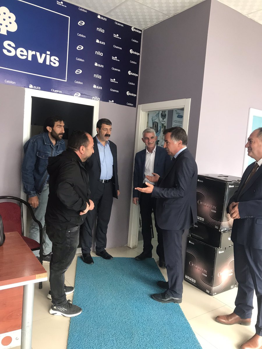 aday_ak's tweet photo. 📍 (Merkez) Esnaf ziyaretleri...
Derdimiz hemşehrilerimiz, aşkımız ve Sevdamız #Ağrı'mız...
#Hanibaba caddesi esnaf dostlarımızı/kardeşlerimizi ziyaret ederek hayırlı ve bereketli kazançlar diledik...
@Akparti
#DurmakYokYolaDevam #AkParti https://t.co/ob3VsQaTTw