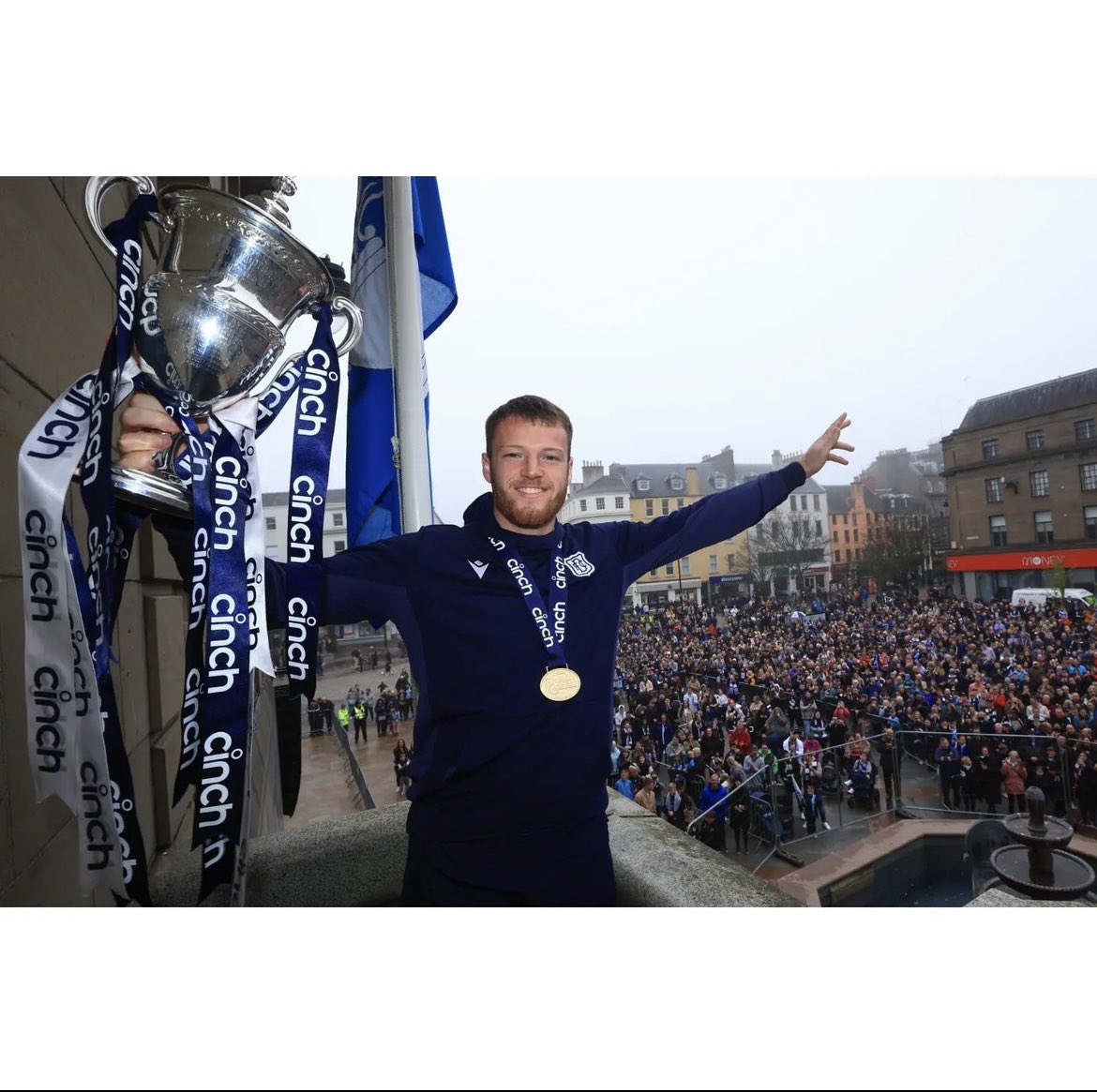 sharpharrison1's tweet photo. What a season @DundeeFC 💙🔥 https://t.co/2J9BWLFDxX