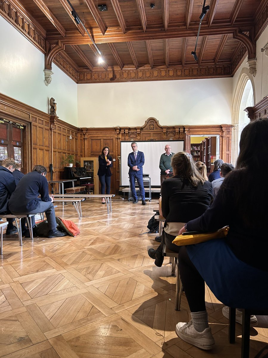 Celebrating Europe Day in schools this morning, joined by Latvian Ambassador HE Juris Štālmeistars, celebrating 50 years of Ireland’s membership of the EU🇪🇺🇮🇪 Speaking with students involved in the European Parliament Amabassador Programme &amp; the Blue Star Programme!
#IrelandEU50