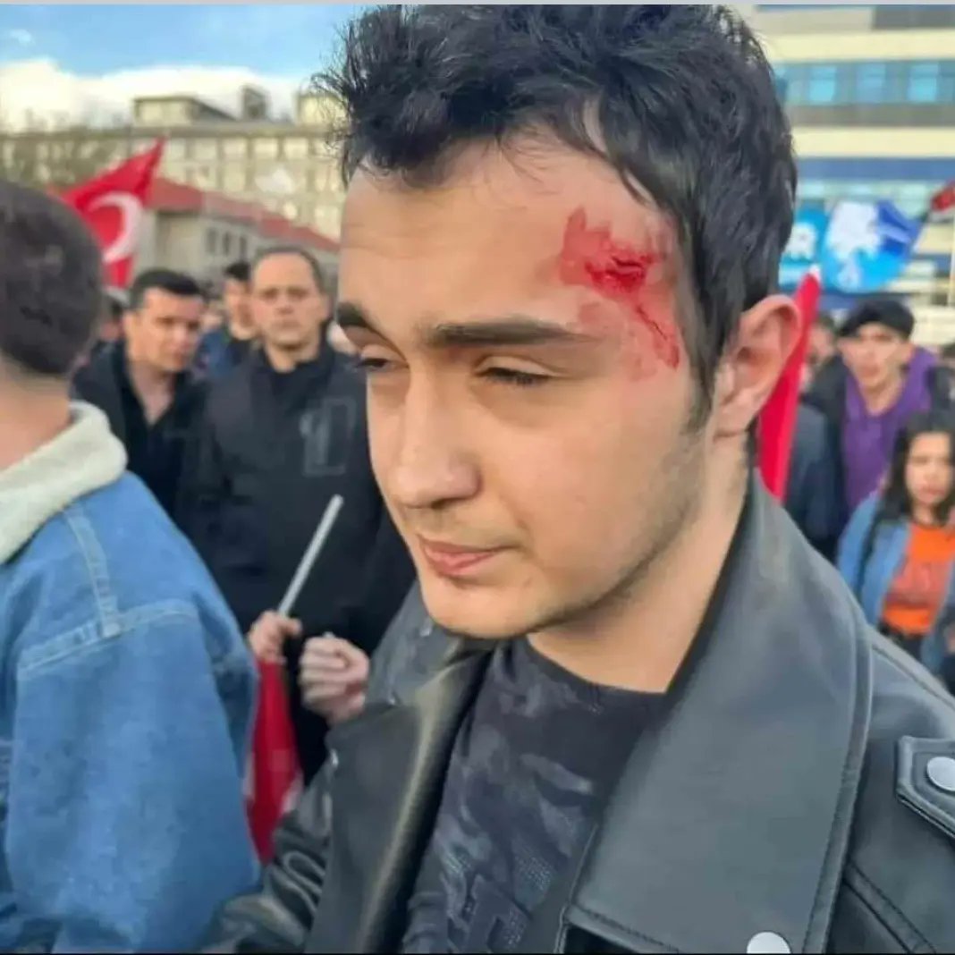 karataydeva's tweet photo. Siyasi ikballeri uğruna kardeşi kardeşe düşürenlere yazıklar olsun 
@alibabacan @DevaGonulluEkip  #ilkturdabitirelim #pazartesi #TuerkiyeSanaEmanet #Pazar #bueyuekistanbulmitingi #herseycokguezelolacak #14MAYIS #14mayis2023 #AKPyeOyYok @ekrem_imamoglu @devapartisi @devahaberi https://t.co/5cOE8KB5Zl