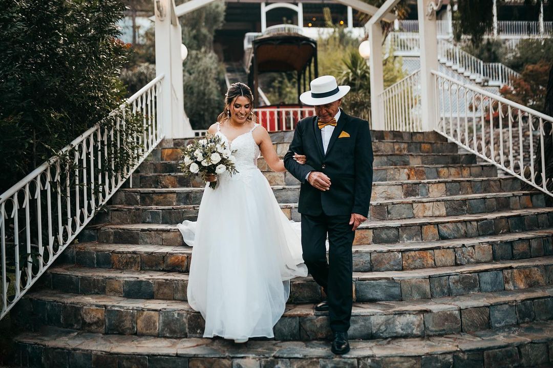 SanCasona's tweet photo. Que bellas fotos comparte @lulufotoschile 🫶❤️ @_.nicolesolange &amp; Jesús disfrutando del hermoso matrimonio de este sabado 🤩🤩🤩 Felicitaciones! 😍

.
#photo #photobugcommunity #photography #photogram #photoeveryday s #casonasanjose #yomecasoencasonasanjose #novias #novios https://t.co/3ilNwnCaRb