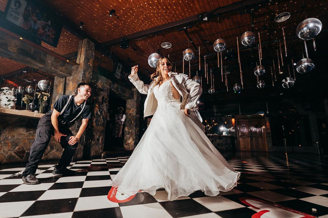 Que bellas fotos comparte @lulufotoschile 🫶❤️ <a href="/_/">Dave</a>.nicolesolange &amp; Jesús disfrutando del hermoso matrimonio de este sabado 🤩🤩🤩 Felicitaciones! 😍

.
#photo #photobugcommunity #photography #photogram #photoeveryday s #casonasanjose #yomecasoencasonasanjose #novias #novios