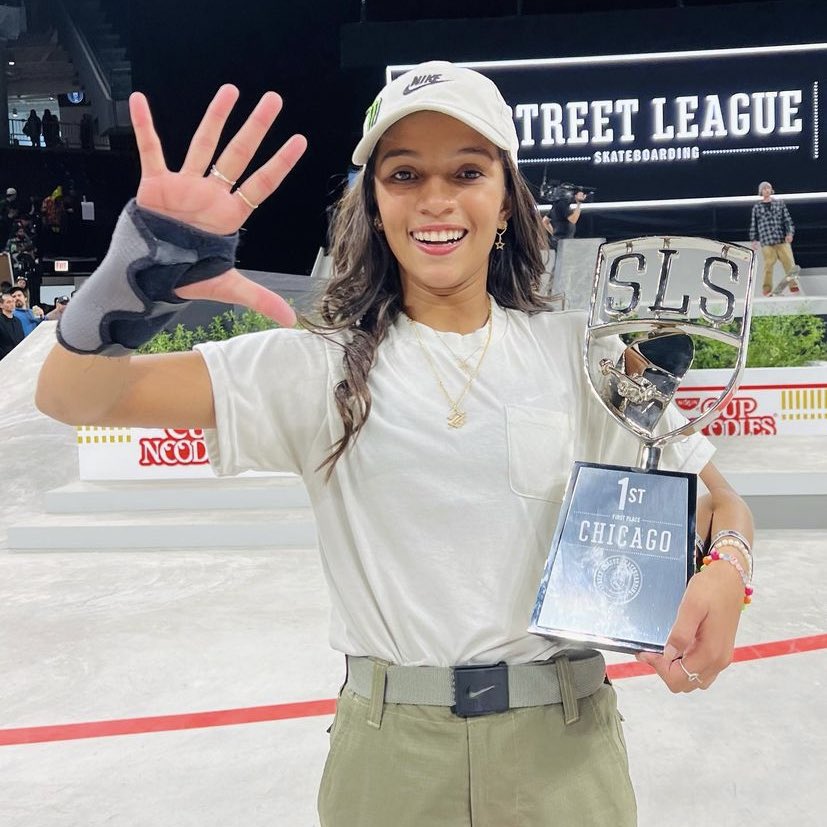 choquei's tweet photo. 🚨FAMOSOS: Rayssa Leal pode se tornar a primeira atleta mulher do Brasil a conquistar o Prêmio Laureus, considerado o "Oscar dos Esportes". 

A cerimônia acontece hoje às 16:00 e a brasileira concorre na categoria “Esportista de Ação”. https://t.co/BI67N51jzF