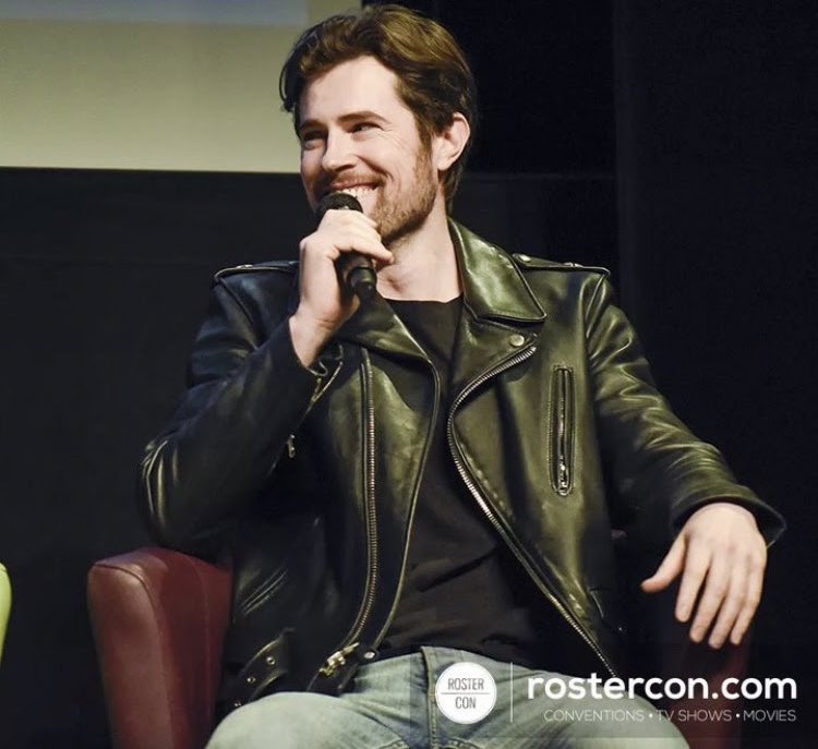nasabuf's tweet photo. #lovehim #lovethisman #bestsmile #simplythebest #tohearandbeheard #davidberry #brilliant #witty #fun #kind #gracious #humble #mightyfineman #whataman #hotstuff #sexiestmanever, inside & out #manyhappysighs #cantgetenough #neverenough credit: @RosterCon https://t.co/yJyxcruUQ9