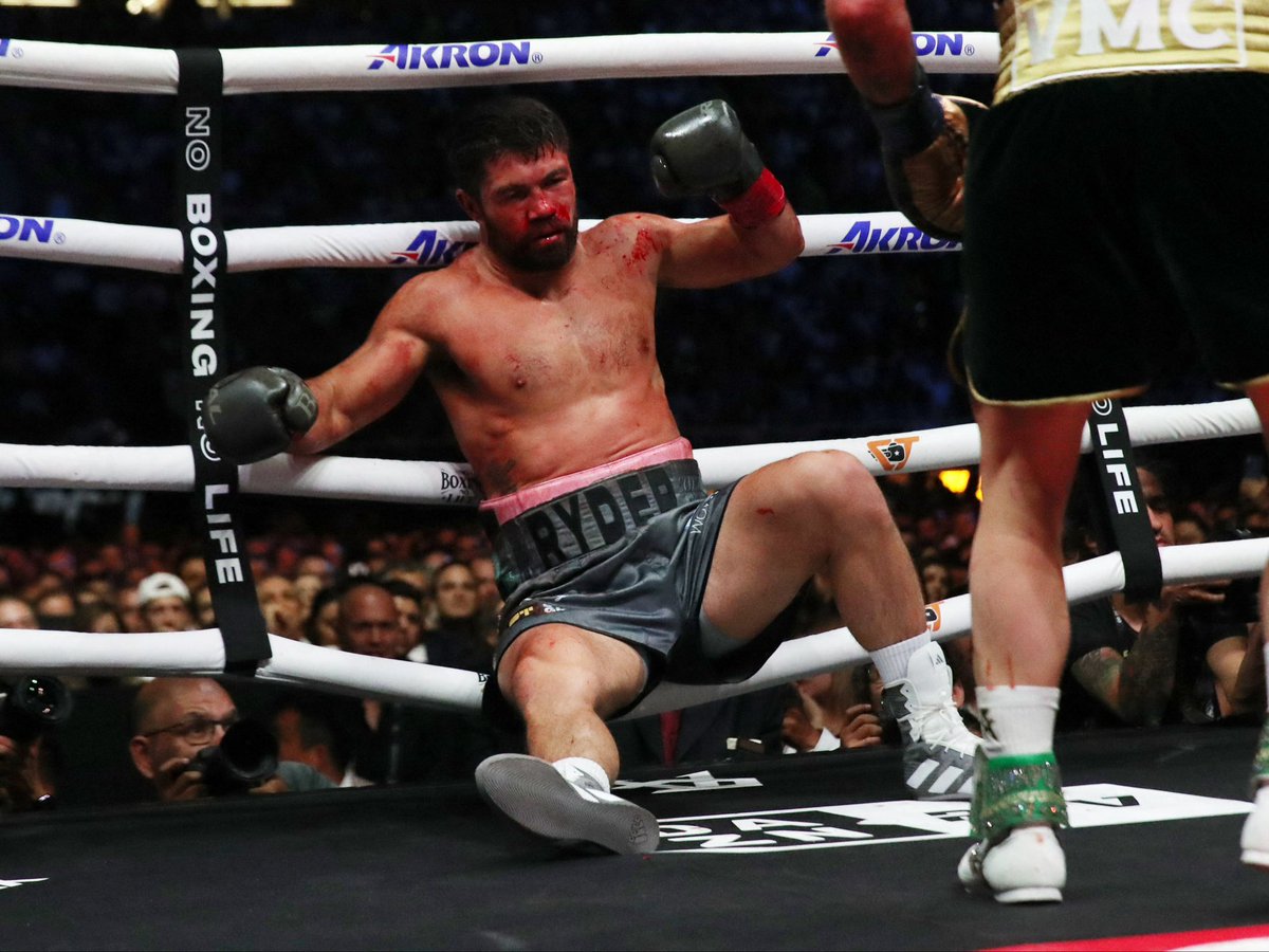 ade_oladipo1's tweet photo. Broken nose
Swallowing blood
Hurt numerous times
5000ft above sea level 
Fighting in Mexico 
18ft x 18ft ring
Canelo in front of you 
Knocked down in the 5th…could have stayed down, decided to get up…and went the distance 😳
John Ryder ladies and gentlemen https://t.co/rBxuKGCK5z