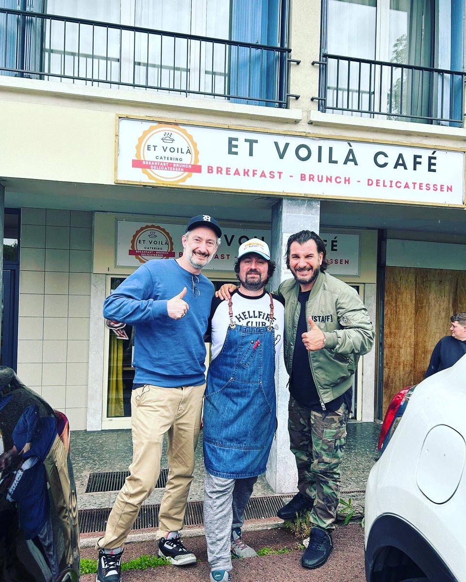 ChefLorenzo_off's tweet photo. Quelle belle surprise au café!! @MichaelYoun #vincentdesagnat #les11commandements #lestubesdugrenier #quiestlimposteur #jaijustefoirémonomelette @xSqueeZie @jocohenlebon @MisterVonline https://t.co/1BivXCraUF