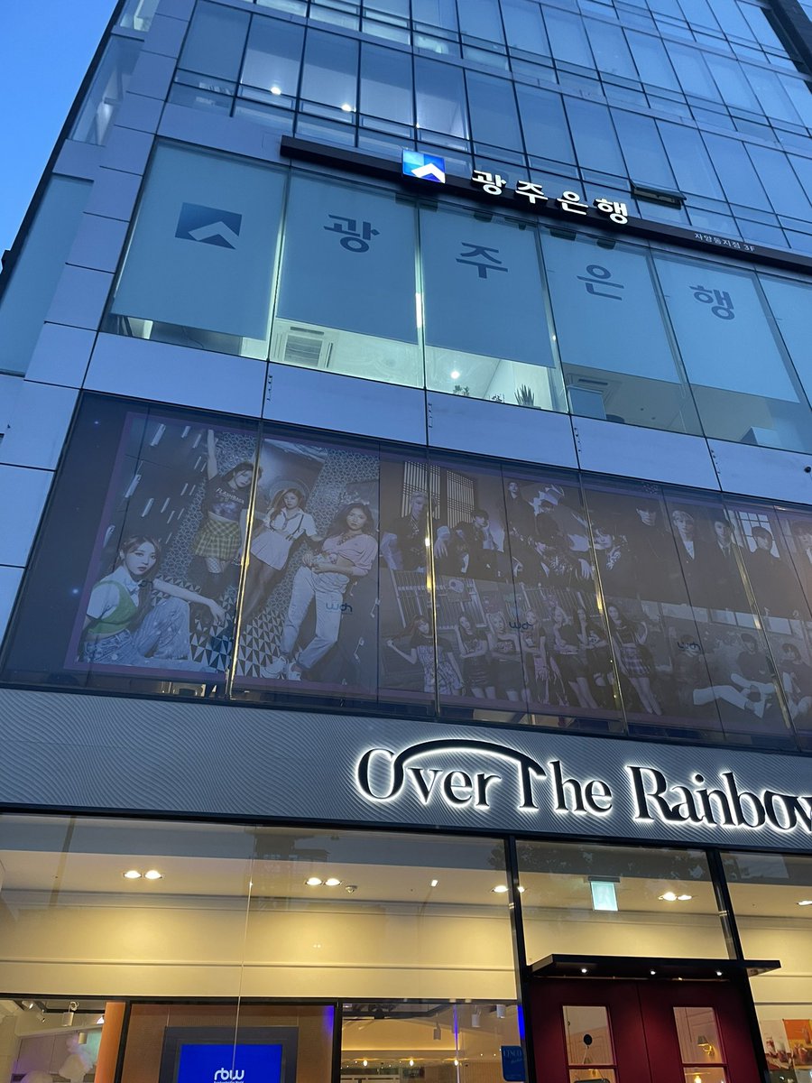 non6tomoon's tweet photo. カムバの日に来たよ😊
#이도 https://t.co/kMifrjH8oL